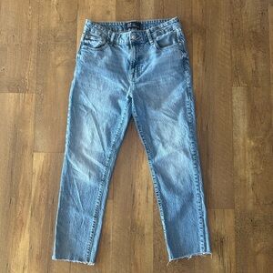 GAP Universal Slim Boyfriend Jeans 6/28 Light Wash Raw Hem Cropped